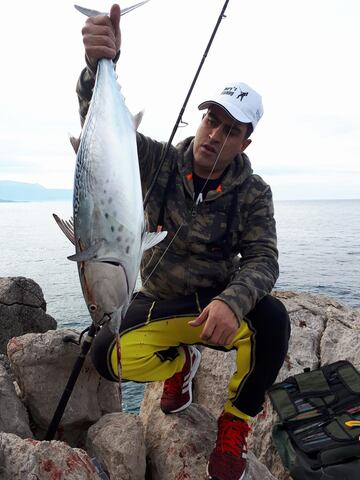 El ex jugador de equipos como el Olympiakos de Grecia, Shakhtar Donetsk de Ucrania y Manchester City de Inglaterra, recientemente incursionó en otra de sus pasiones: la pesca deportiva. Tiene su establecimiento en Grecia llamado ‘Nery’s Fishing’ y es común verle en sus redes sociales promocionando su tienda.