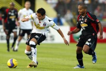 En 2007, Colo Colo gole&oacute; 4-0 a Caracas en C&uacute;cuta. Alexis S&aacute;nchez (en la foto en el partido en Santiago) anot&oacute; tres goles.