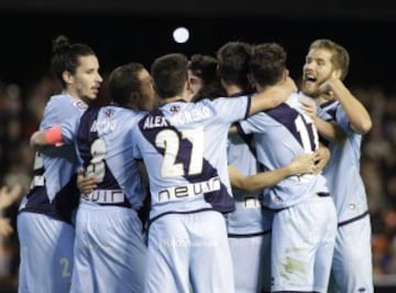 Los jugadores celebran el 1-3 de Pereira. 