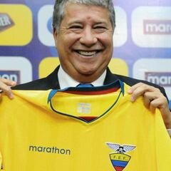 El ‘Bolillo’ Gómez se defiende de las críticas en Ecuador