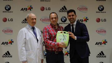 12/04/2019 F&uacute;tbol.- AFE reparte desfibriladores a 29 clubes de la Comunidad de Madrid.
 
 La Asociaci&oacute;n de Futbolistas Espa&ntilde;oles (AFE) reparti&oacute; este viernes a casi una treintena de clubes de madrile&ntilde;os masculinos y femen