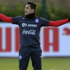 Sánchez llega en silencio y con extremas medidas de seguridad