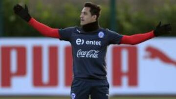 Alexis Sánchez arribó esta mañana al país para sumarse a la Roja.