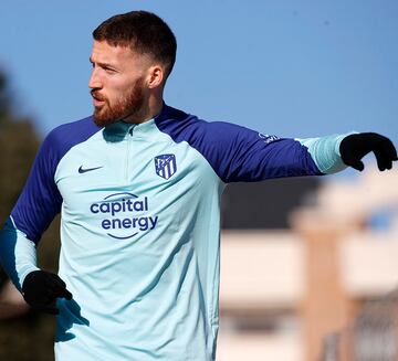 Hoy se entranado por primera vez como jugador rojiblanco, adem¨¢s ser¨¢ presentado en el feudo del Atleti.