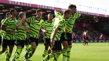 El Arsenal golea y le mete presi¨®n al City