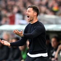 Xabi Alonso gives orders to ST Pauli.