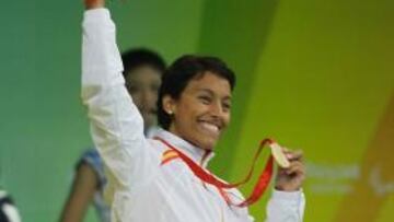 <b>TRIUNFADORA.</b> Teresa Perales, tras recoger su medalla de oro.