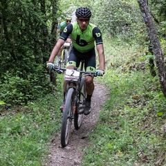 Dascalu atacó para llevarse la etapa y el maillot de líder