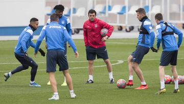 Luis Cembranos dirige una sesi&oacute;n durante esta pasada semana en la Instalaci&oacute;n Deportiva Butarque.