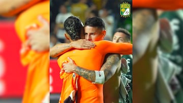 Tanto el colombiano como el arquero, no ocultaron su felicidad y tuvieron este emotivo momento.