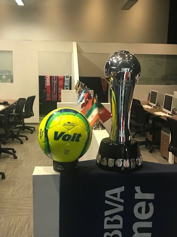 El trofeo que estará en manos de Toluca o Santos el próximo domingo visitó la redacción de As México, horas antes de que se lleve la Gran Final de ida.