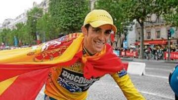 <b>NO REPETIRÁ. </b>Esta imagen triunfal de Alberto Contador en los Campos Elíseos no la podremos ver este año.