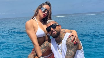 Novia de Arturo Vidal muestra a sus hijos y uno de ellos tiene 27 años: “Parecen hermanos los tres”