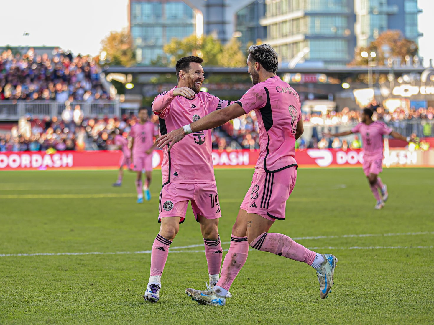 Overwhelmed with emotions with a masterpiece at 90+3 minutes! Inter Miami is at the top of the rankings.video 3 Toronto FC 0-1 Inter Miami: summary, score, goals, highlights MLS - AS USA