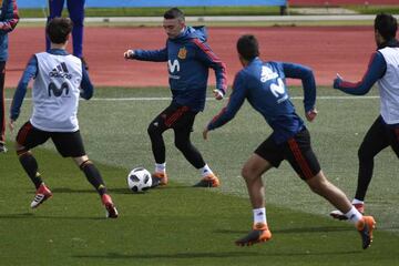 The Spain squad hard at work in Saturday's session.