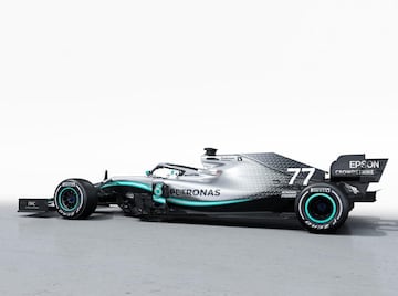 El equipo de Lewis Hamilton y Valtteri Bottas presentó hoy su nuevo Mercedes W10 con el que esperan liderar la parrilla de la Fórmula 1 de este año.