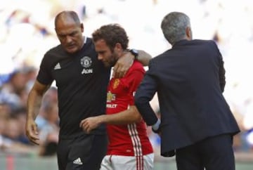 Leicester - Manchester United: Community Shield best images