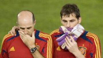 Gritos de 'Iker, Iker, Iker' en el calentamiento de España