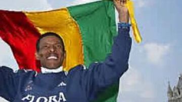 <B>EL DEBUT.</B> Haile Gebrselassie corre hoy en el Maratón de Londres.