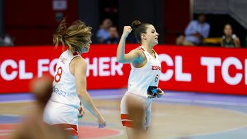 Elena Buenavida, capitana de la Sub-19, celebra una acción en los cuartos del Mundial frente a Lituania.