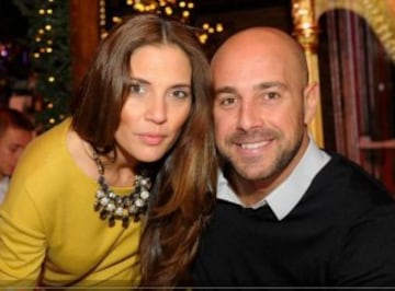 La cena de Navidad del Bayern. Pepe Reina y su mujer, Yolanda Ruiz. 