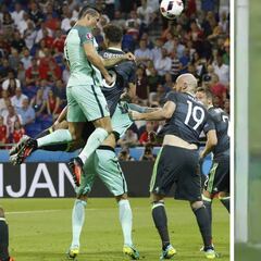 El salto de Adebayor que recordó al de Cristiano en la Euro 2016