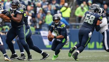 El quarterback de los Seahawks es el jugador mejor pagado de toda la liga y hizo un desembolso considerable para reconocer el trabajo de su l&iacute;nea ofensiva.