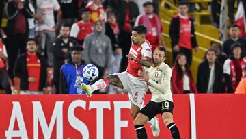 Santa Fe's Uruguayan midfielder Jonathan Barboza (L) and Universitario's midfielder Horacio Calcaterra fight for the ball during the Copa Sudamericana group stage second leg football match between Colombia's Independiente Santa Fe and Peru's Universitario at the Nemesio Camacho "El Campin" stadium in Bogota on June 8, 2023. (Photo by Juan BARRETO / AFP)