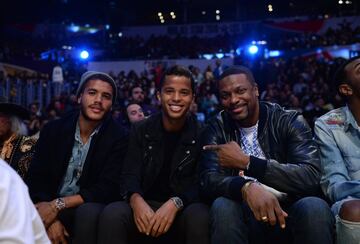 Jonathan dos Santos, Giovanni dos Santos y Chris Tucker 