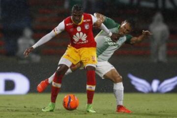 El campeón fue frágil en defensa y en el juego aéreo y cayó en Medellín.