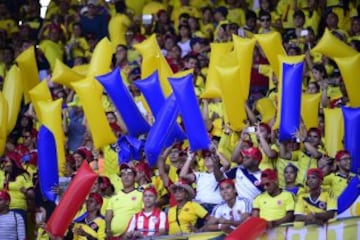 Colombia debuta en las Eliminatorias ante Perú. Ambiente de fiesta y de carnaval en El Metropolitano.