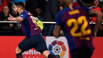 Barcelona&#039;s Uruguayan forward Luis Suarez celebrates after scoring during the Spanish league football match Villarreal CF against Barcelona at La Ceramica stadium in Vila-real on April 2, 2019. (Photo by JOSE JORDAN / AFP)