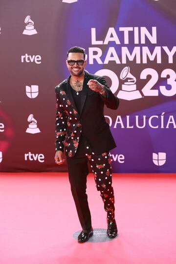 El cantante Luis Fernando Borjas posa durante el photocall previo a la gala de entrega de los Latin Grammy 2023, en el Palacio de Congresos de Sevilla.