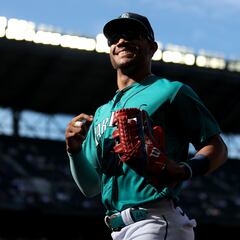 “That’s my son!” Julio Rodriguez’s dad goes viral for reaction to his son’s 30th home run