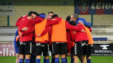 Los jugadores del Leioa en Sarriena.