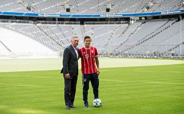 James llegó al Bayern para la temporada 2017/2018, Carlo Ancelotti lo pidió a la directiva. Tiempo después el italiano dejó el club, pero el volante brilló bajo las órdenes de Heynckes. 