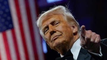 El presidente Trump pausa los aranceles recíprocos para más de 75 países, además de subir las tarifas a China y considerar bajarlas para otras naciones.