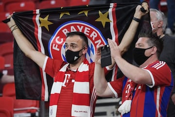 Aficionados en el Puskas Arena.