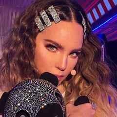 Belinda sorprende en redes comiendo tacos en puesto callejero