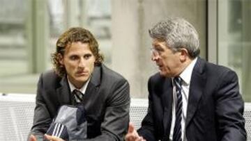 Cerezo: "Sobre Forlán, preguntadle a la Juve, nosotros no sabemos nada"