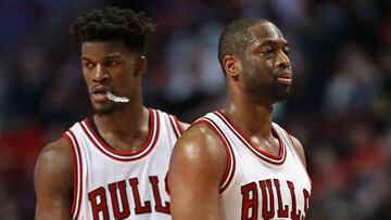 CHICAGO, IL - JANUARY 25: Dwyane Wade #3 and Jimmy Butler #21 of the Chicago Bulls react near the end of a game against the Atlanta Hawks at the United Center on January 25, 2017 in Chicago, Illinois. The Hawks defeated the Bulls 119-114. NOTE TO USER: User expressly acknowledges and agrees that, by downloading and/or using this photograph, user is consenting to the terms and conditions of the Getty Images License Agreement. Jonathan Daniel/Getty Images/AFP
== FOR NEWSPAPERS, INTERNET, TELCOS & TELEVISION USE ONLY ==
