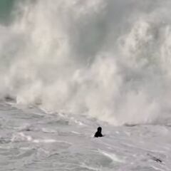 "Estaba más preocupado por el impacto contra las rocas que por las olas que me venían encima"