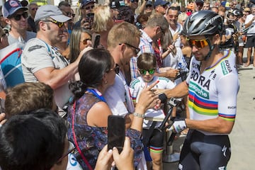 Peter Sagan con aficionados.