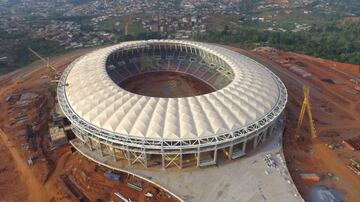 Capacidad: 60.000 espectadores | Localización: Yaundé (Camerún) | Equipo: Selección nacional de fútbol de Camerún. 