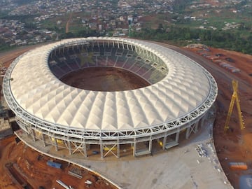 Capacidad: 60.000 espectadores | Localización: Yaundé (Camerún) | Equipo: Selección nacional de fútbol de Camerún. 