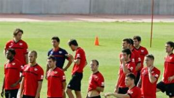 Los jugadores del Rayo durante el entrenamiento.