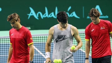 18/11/24 TENIS COPA DAVIS MALAGA 2024
SELECCION ESPAÑOLA ESPAÑA ENTRENAMIENTO
DAVID FERRER
CARLOS ALCARAZ
JUAN CARLOS FERRERO