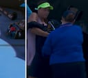 Una recogepelotas se desploma en pleno Open de Australia y Sonmez lo detiene para socorrerla