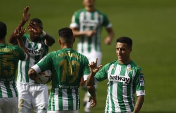 Tello celebra el primer gol al Elche.