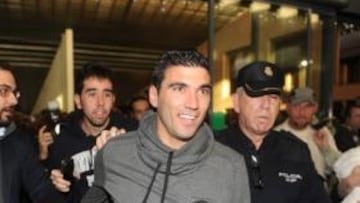 <b>17:25. </b>Reyes llegaba a la estación de Santa Justa para firmar su contrato con el club sevillano.